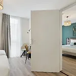 - Aparthotel
